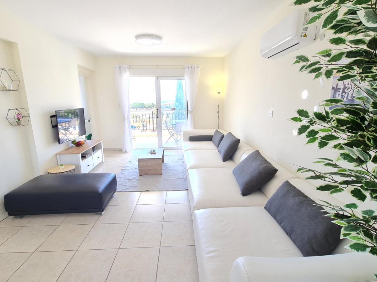 Stunning Views' Apartment With Pool بافوس المظهر الخارجي الصورة